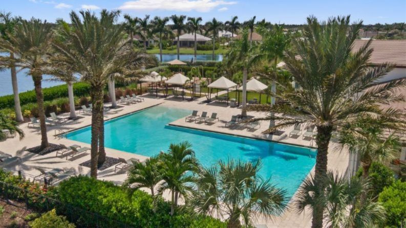 Aerial of Artistry Sarasota lake and clubhouse