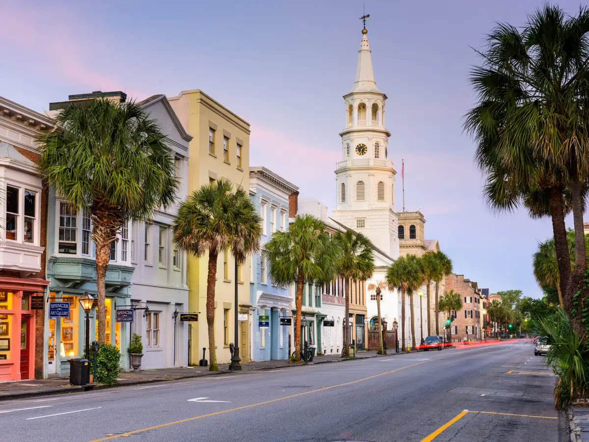 Historic streets and architecture in Charleston, SC