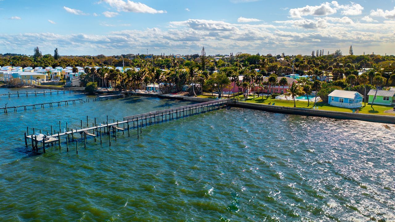 Waterfront lifestyle near Stuart or Jensen Beach