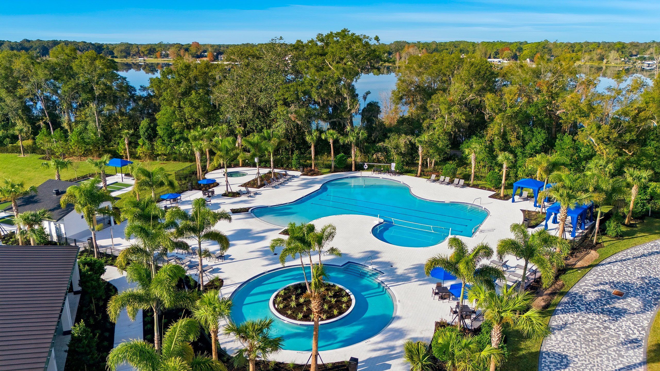 Outdoor Amenities at Club Cresswind