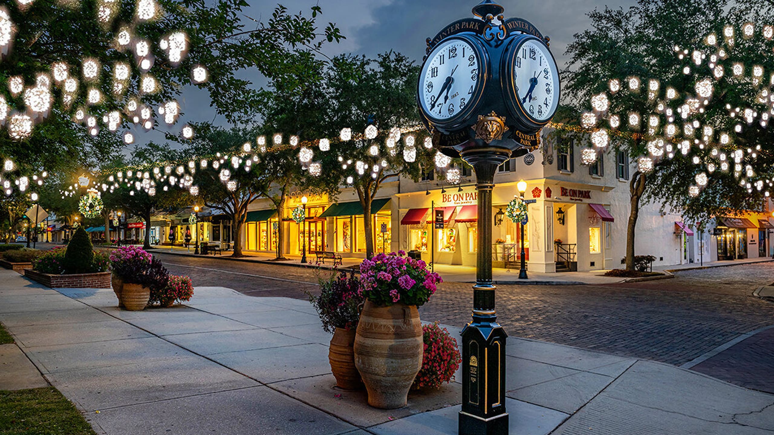 Shops and cafes along Park Avenue in Winter Park