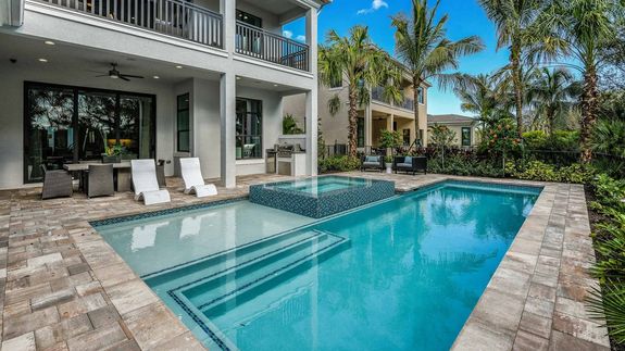 Vasari Model Pool & Spa