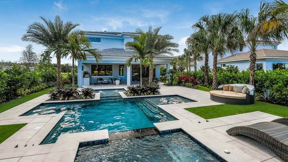 Hudson Model Pool