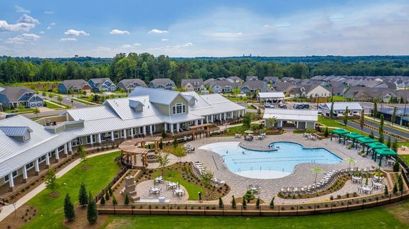 Cresswind Charlotte Clubhouse Outdoor Pool & Grilling Station