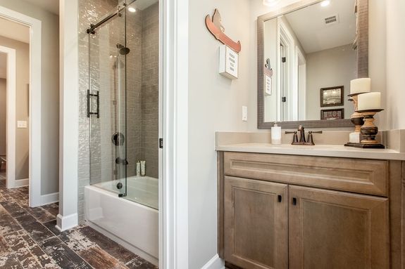 maple model home bathroom 2
