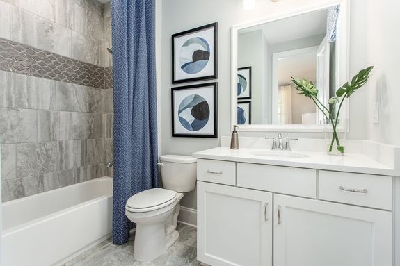 poplar model home bathroom 3