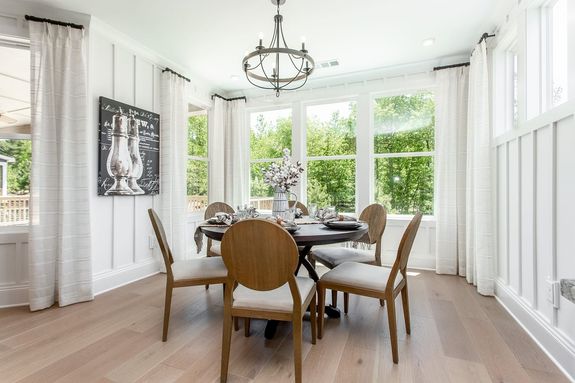 Rosewood Model Casual Dining