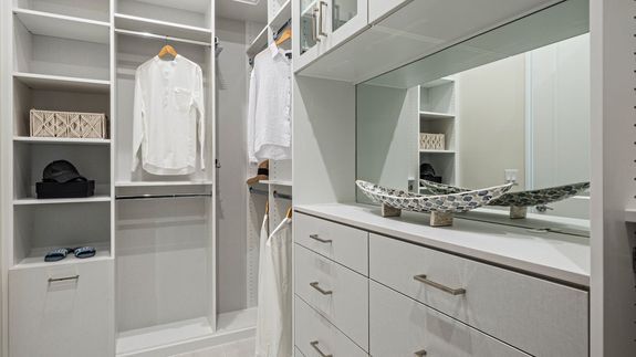Lila Model | Owner's Walk-In Closet