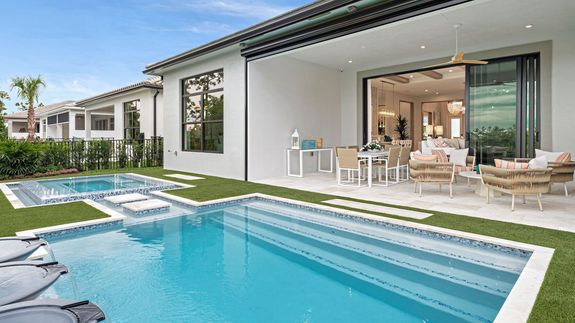 Lila Model | Pool to Lanai