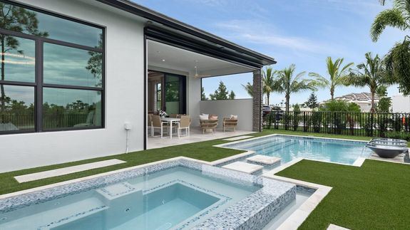 Lila Model | Pool to Lanai