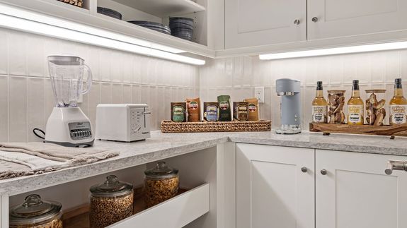 Madison Model | Pantry