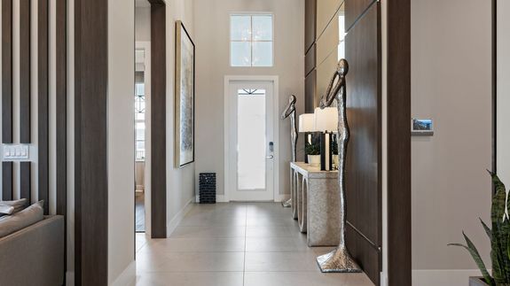 Paige Model | Foyer