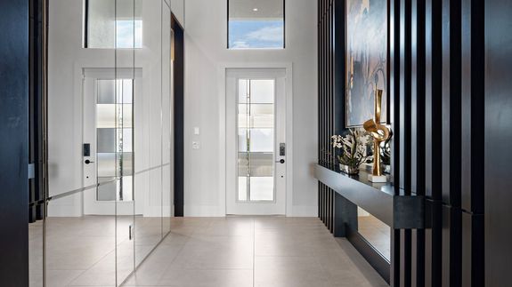 Sydney Model | Foyer