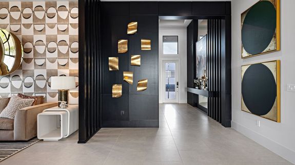 Sydney Model | Foyer