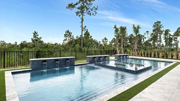 Sydney Model | Pool