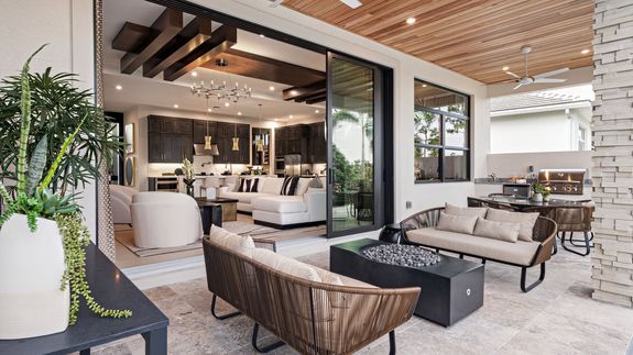 Sydney Model | Lanai