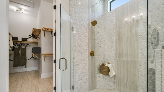 Madison Model | Owner's Bath