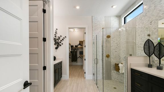 Madison Model | Owner's Bath