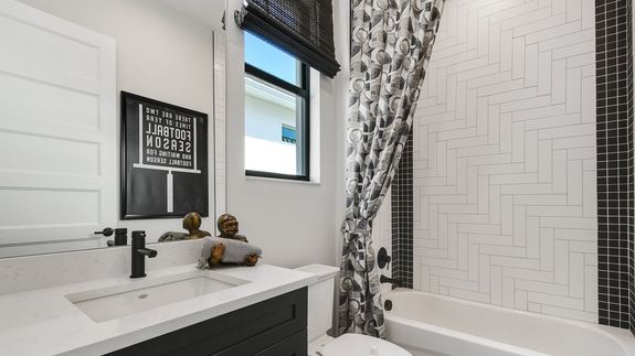 Madison Model | Secondary Bath