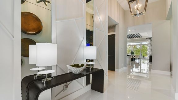 Paige Model | Foyer