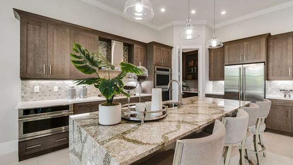 Riley Model | Island Kitchen