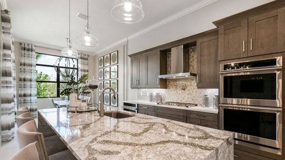 Riley Model | Island Kitchen