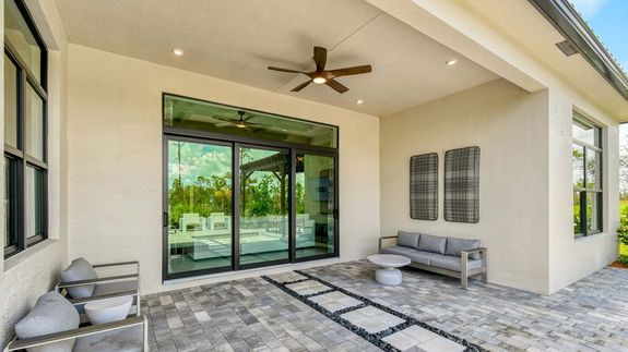 Riley Model | Lanai