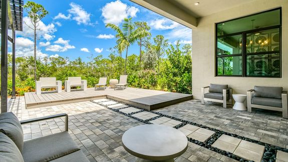 Riley Model | Lanai