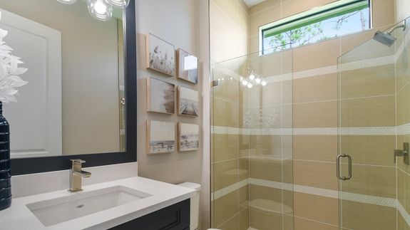 Julia Model | Secondary Bath