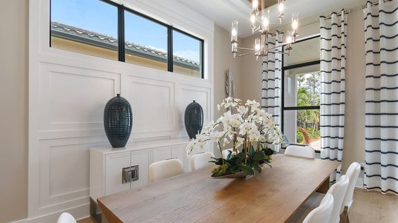 Julia Model | Dining Area