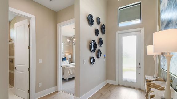 Julia Model | Foyer