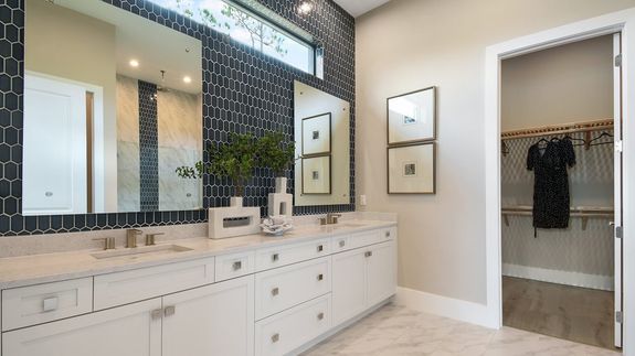 Julia Model | Owner's Bath