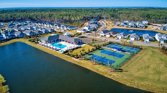 Clubhouse & Amenities at NatureWalk